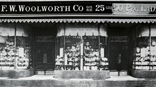 Woolworth Filiale 1927 Altes schwarz / weiß Bild der ersten deutschen Woolworth Filiale von außen